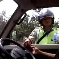 video-miris-polisi--begal--pengendara-mobil