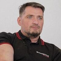 usai-4-kali-suntik-silikon-pria-ini-kesulitan-beli-celana