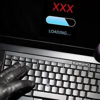 18-ups--8-alasan-yang-bikin-wanita-doyan-nonton-film-porno