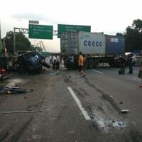 tabrakan-beruntun-di-tol-cikampek-2-tewas-dan-4-luka-berat