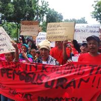 warga-yang-tinggal-kolong-tol-di-penjaringan-demo-ahok-tolak-penggusuran
