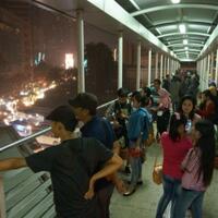 hujan-hiasi-perayaan-earth-hour-di-jakarta