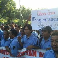 khawatir-disusupi-demo-sopir-angkutan-umum-ditunda