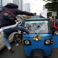 aksi-unjuk-rasa-para-pengemudi-angkutan-umum-di-ibu-kota