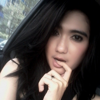 fans-menangisi-revi-mariska-mengaku-gila-dan-pamer-pose-nakal