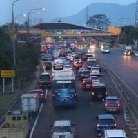 antrean-sepanjang-1-kilometer-terjadi-di-gerbang-tol-cikarang-utama