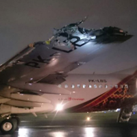 pic-breaking-newspesawat-batik-air-dan-transnusa-tabrakan-di-bandara-halim