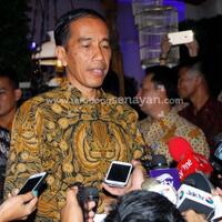 breaking-news-presiden-jokowi-blusukan-di-mal-mal-di-ambon