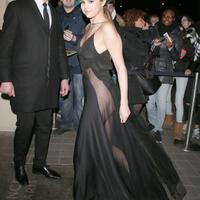 selena-gomez-akan-konser-di-indonesia