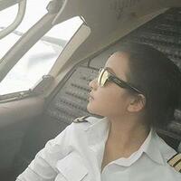 elesta-si-pilot-cantik-terbangkan-pesawat-sejak-usia-17-tahun