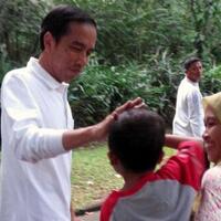 jokowi-usap-kepala-bocah-pengunjung-kebun-binatang-quotbiar-pintar-yaquot