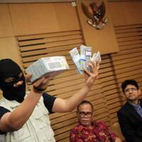 diduga-terima-suap-kpk-tangkap-dua-jaksa