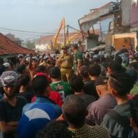 dipukul-mundur-warga-kampung-akuarium-lari-kocar-kacir