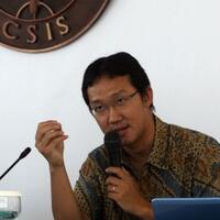 dicekal-sunny-tanuwidjaja-tetap-ngantor