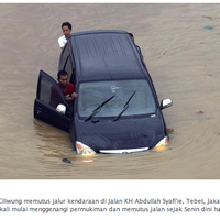 jangan-asal-terobos-banjir-asuransi-bisa-hangus