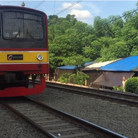 warung-remang2-pinggir-rel-jatinegara-siap-siap-di-bongkar