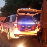 di-jalan-ketemu-orang-norak-bawa-mobil-kap-belakang-di-buka-pasang-musik-kenceng