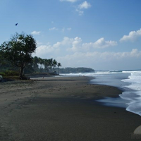 13-pantai-ini-punya-pasir-warna-warni-hijau-sampai-pelangi-semua-ada