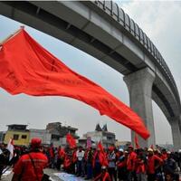ratusan-buruh-blokade-pelabuhan-tanjung-priok