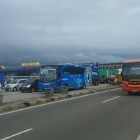 liburan-panjang-kendaraan-yang-masuk-tol-cikampek-lebih-dari-100-ribu
