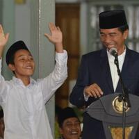 jokowi-terpingkal-pingkal-dengar-santri-sebut-mega-ahok--prabowo-anggota-kabinet