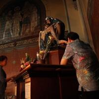 hujan-turun-umat-kristiani-khusyuk-laksanakan-ibadah-kenaikan-isa-al-masih