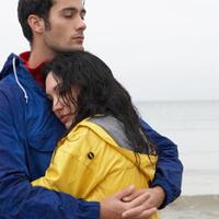 di-indonesia-istri-dari-suami-bertubuh-tinggi-ditemukan-lebih-bahagia