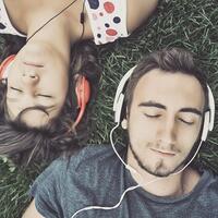 beberapa-lagu-ini-mungkin-bisa-mengobati-rasa-galau-agan