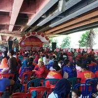 lawan-ahok-ratusan-warga-berkumpul-di-kolong-tol-penjaringan