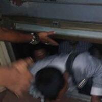 akal-akalan-empat-orang-terjebak-lift-gedung-dprd-surabaya