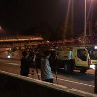 dua-crane-bantu-evakuasi-jpo-tol-bsd