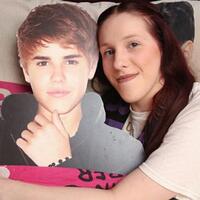 terobsesi-wanita-ini-quotmenikahiquot-gambar-justin-bieber