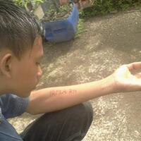 greget-bray-bocah-ini-minta-maaf-ke-pacarnya-sambil-menyilet-tangannya