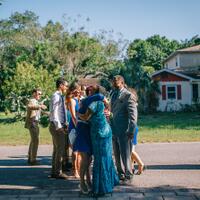 7-cara-biar-kamu-gak-kelihatan-sendirian-pas-dateng-kondangan-padahal-iya