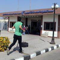 pesawat-egyptair-tujuan-kairo-hilang-dari-radar