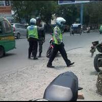 ngeriiirazia-tanpa-plang-dan-surat-tugas-polantas-kabur-dibubarkan-anggota-tni