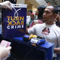 gunakan-kaus-turn-back-crime-sipil-merasa-gagah