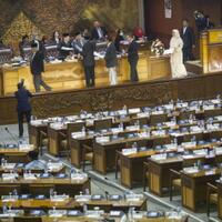 mengapa-anggota-dpr-tak-mau-mundur-saat-menjadi-calon-kepala-daerah