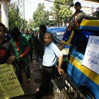 bandung-bersimpang-angkot-dan-bus-sekolah