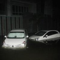 tanggul-pantai-mutiara-jebol-tetap-waspada-gelombang-tinggi