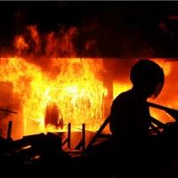 ruko-di-jatinegara-terbakar-diduga-akibat-tawuran-warga