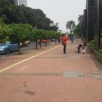 trotoar-di-jakarta-yang-kini-bebas-pkl--ojek
