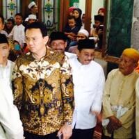 momen-ahok-jadi-idola-ibu-ibu-saat-safari-ramadan-di-masjid-kedoya
