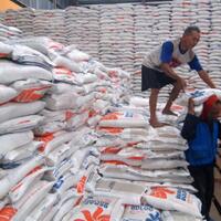 jokowi-beri-bulog-tanggung-jawab-baru