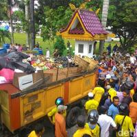 horor--sampah-di-pekanbaru-petugas-kebersihan-demo-gaji-tak-cair-2-bulan