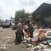 horor--sampah-di-pekanbaru-berlanjut-sampah-masih-sesaki-jalan-utama