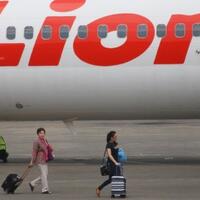bagasi-penumpang-diturunkan-dari-pesawat-lion-air-minta-maaf