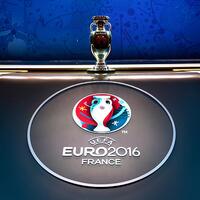 pluit-pluit-sakti-berdengung-diantara-penonton-uefa-euro-2016-gan