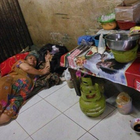 jadi-cerita-kenangan-ke-cucu-ibu-eni-tidak-akan-gunakan-rp-6000-hasil-dagangannya