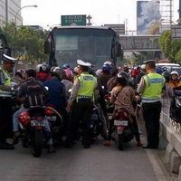 penerobos-busway-tak-bayar-denda-500rb-di-bank-stnk-nya-bakal-diblokir